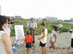 水質調査（昨年度の様子）（守山図書館　「第３回矢田川自然体験学習（現地観察会）」）
