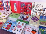 わらべうたの本はたくさんあります。お好きな本を手にとってください。（中川図書館　「わらべうたの会」)の大きな画像へ