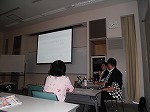 田中さんはトークが軽快で、会場に笑いが起こることも。（熱田図書館　講演会「あつたにまつわる食文化」）