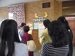 名古屋なんでも調査団として、日々名古屋についての調査をしています。活動内容は館内の掲示のほか、ＨＰでもご紹介しています。（鶴舞中央図書館　「本のめがねで名古屋を見る」を行いました）