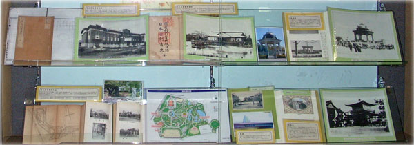 鶴舞図書館２階企画展示風景