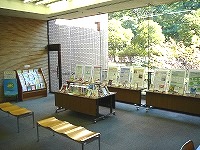 鶴舞中央図書館企画展示の大きな画像へ