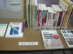 鶴舞中央図書館2階企画展示の大きな画像へ