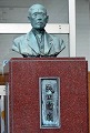 西図書館「矢田績氏像」の大きな画像へ