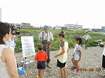 水質調査(昨年度の様子)(守山図書館 「第3回矢田川自然体験学習(現地観察会)」)