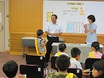 最後に皆さん認定証をもらいました。（港図書館　「百科事典で名探偵！」）の大きな画像へ