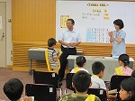 最後に皆さん認定証をもらいました。（港図書館　「百科事典で名探偵！」）の大きな画像へ