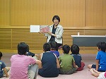 第１部の最初は、『だいふくもち』のこわーいお話。（港図書館　「夏のこわーいおはなし会」）の大きな画像へ