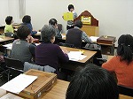 講座の様子。（名東図書館　「紙芝居入門（名東図書館１日セミナー【６】）」）