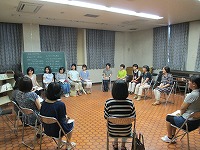 真剣に聞いてしまいます。(天白図書館「ストーリーテリング講座」)