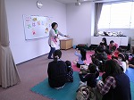 ころころたまごのおはなし会。「おおきなかぶ」でうんとこしょ！どっこいしょ！（山田図書館　「春休みおはなし週間」）