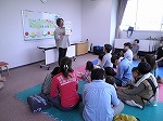 16枚のカードからどれを選んだか当てて見せましょう！（山田図書館　なごやっ子読書週間記念「おはなし会」）