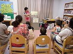 どんなおはなしかな、ワクワク♪（港・南陽図書館　「みなと子育てサロン」）