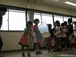 きれいに飛びました。（富田図書館　こうさく会「空気であそぼう」）の大きな画像へ