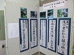 入賞句を３階入口に掲示しています。（東図書館　「高校生俳句合戦　徳川園春の陣　入賞作品の紹介」）