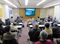 動画を使った解説。（港図書館　講演会「海の知識と海上保安庁」）