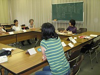 黒板に系図!(名東図書館 「第4回名東どくしょ会~本と出合い、人と出会う~」)の大きな画像へ