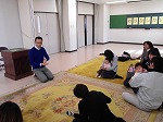 てあそび「いっぽんばしこちょこちょ」できるかな。（南陽図書館　「高木コミセンおはなし会」）