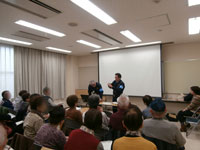皆さん熱心に聴講されています。(楠図書館 「楠・防犯教室 振り込め詐欺にあわないように!」)