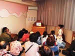 大人に交じって、熱田区の小学生が最前列で聞いてくれました（熱田図書館　講演会「熱田の歴史～あつた白鳥伝説～」）