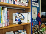 ドアラが皆様をお待ち申し上げています。（東図書館　中日ドラゴンズ応援コーナーを新設しました！）