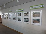 土砂災害からの復興の様子。（港図書館　パネル展示「あれから1年　広島土砂災害」と関連本の展示ほか）