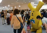 開館後の様子　ヨンデルーも登場しました（新・瑞穂図書館　開館しました！）