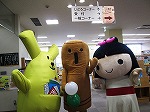 左からヨンデルー、埴輪氏武、しだみこちゃん（志段味図書館　「歴史の里がやってくる！　クイズラリー」）