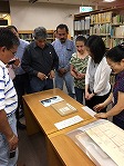 郷土資料コーナーにて（鶴舞中央図書館　「姉妹都市メキシコシティーからの見学者をお迎えしました」）