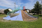 これも富士山すべり台？【知多市岡田美里町公園】（牛田吉幸さん撮影）（鶴舞中央図書館　『発見！名古屋の富士山すべり台』）