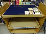 特大の本と豆本で、大きさや重さの違いに驚きました。（鶴舞中央図書館　「触れて感じる図書館の魅力」）