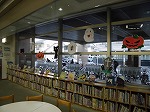 完成！（西図書館　「ハロウィンの飾りをディスプレイしました」）