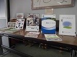 ボランティア・NPOの本も展示しました。（西図書館　「セカンド・チャンス！」）