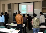 SNSに投稿した写真の問題点をみんなで探しました。（熱田図書館　講座「SNSを100倍安心して楽しめる方法」）