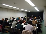 多くの方が真剣に聴いています。（南図書館　講演会「名古屋ういろうのヒミツ」）