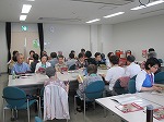 地元学区で出席率が良く、ほぼ満席となりました。（東図書館　「音読教室（高齢者はつらつ長寿推進事業）」）