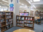 スポーツ図書コーナーの一角に、ランナー応援コーナーを新設しました。（東図書館　「ランナー応援コーナー」）