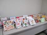 わらべうたえほんも紹介しました。（東図書館　「赤ちゃんとたのしむわらべうた」）