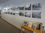 港区内の市電のある風景が写真20枚で紹介されています。（港図書館　パネル展示「港区～市電のある風景～」）