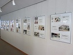 パネル展示の全景です。（港図書館　パネル展示「港図書館50年の歩み ～旧館・仮設時代～」）