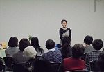 おはなし会の様子（北図書館　「大人のためのおはなし会」）