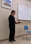 昔話を熱演。（南陽図書館　「なごやか わぎつね ろうどく（朗読）ざんまい（三昧）」）