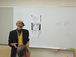 講師の伊藤善雄さん（楠図書館　歴史講座「楠の八景」）