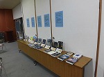 各回の内容に合わせた本の展示をしました。（鶴舞中央図書館　「図書館サイエンス夜話」）