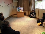 寄贈版より大きい小学校巡回版紙芝居で上演しました。（熱田図書館　あつた宮宿会紙芝居寄贈記念講演会「名古屋のお寺とイス坐禅」および寄贈紙芝居上演会を行いました）