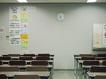 学習室の壁です。これからどうなっていくのでしょう？（南図書館　学習室利用応援プロジェクト『酉年に一石二鳥！』がスタート！）