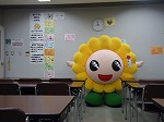 南区キャラクター・ミオーも応援に来てくれました。（南図書館・学習室利用応援プロジェクト『酉年に一石二鳥！』　その2）