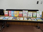 ケータイ・スマホの利用に関する本も展示しました。（中村図書館　「心配ごとをあんしんに　スマホ・ケータイ安全教室」を行いました）