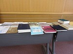 紹介した図書の一部です。（港図書館　港生涯学習センターと共催事業を行いました）