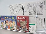 今回、使用したテキストや図書館資料です。（中川図書館　「長寿イキイキ音読教室」を開催しました）